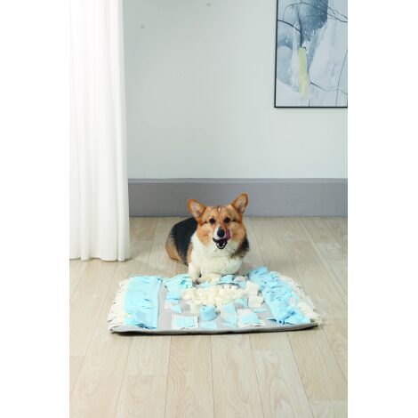 M-PETS_10505999_STRATEGE Snuffle Mat Blue with dog2