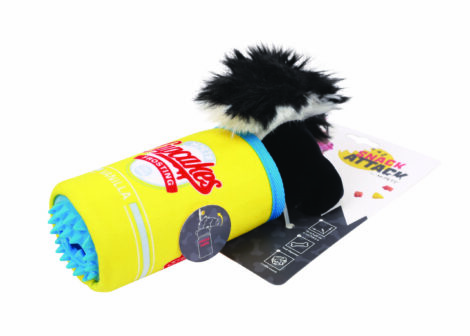 M-PETS_10651399_SNACK ATTACK_Fran with packaging_side_HOR_CMYK