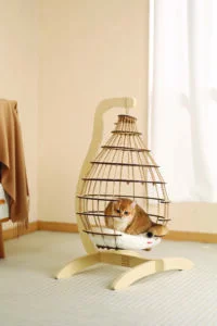 M-PETS_20302399_CLOUD-Hanging-cat-bed_Lifestyle_With-Cat_3-scaled-200×300