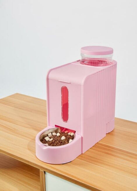 08.LUUKS UP_721451H_Feeding&Watering_2-in-1 Gravity Food Feeder and Water Dispenser_Pink_Product_VER_CMYK